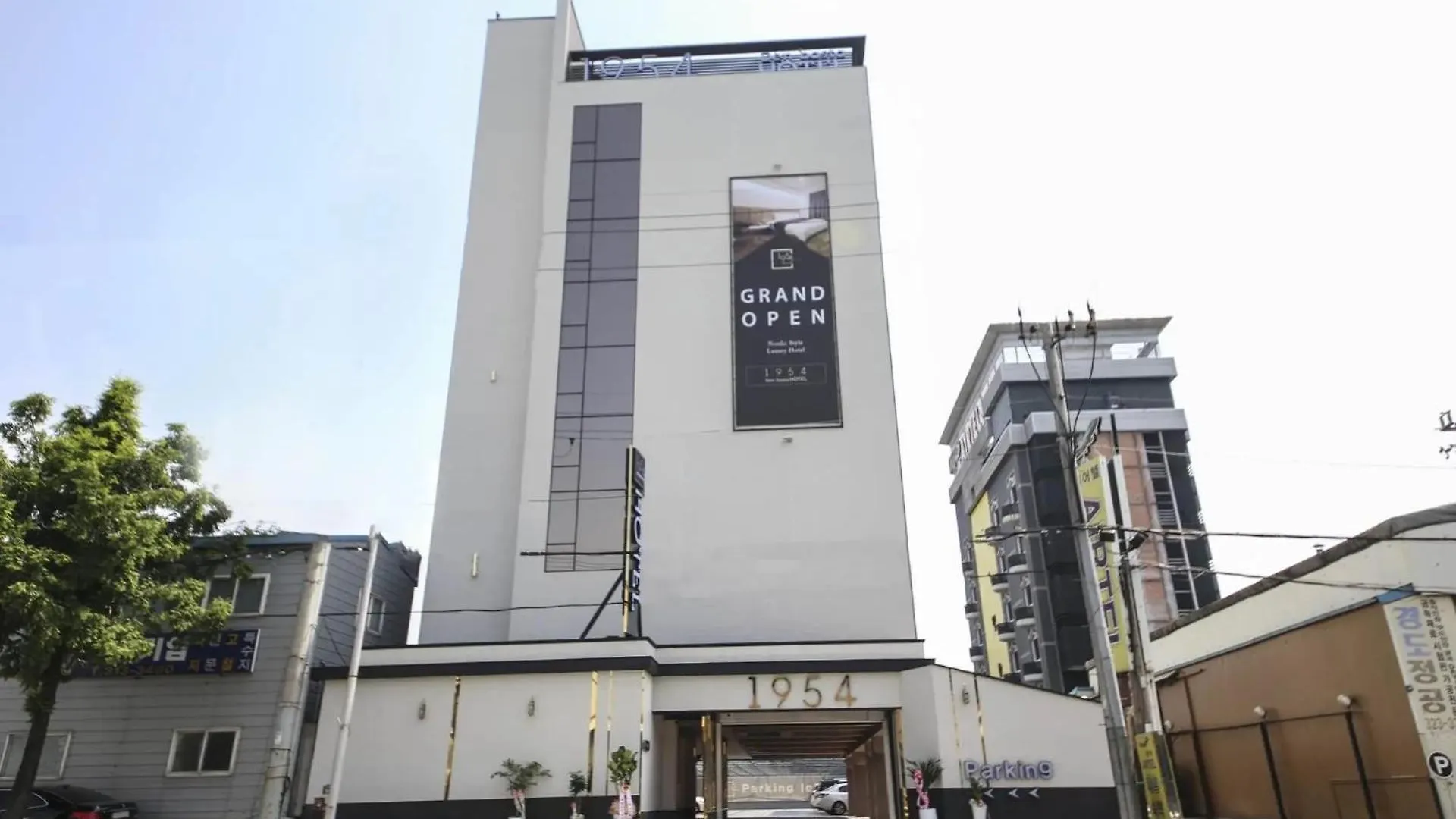 1954 Hotel Busan