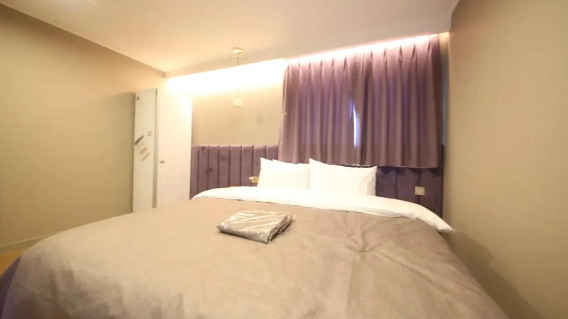 1954 Hotel Busan